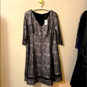 Chic Fit & Flare dress 👗 Great pattern w/peekaboo inset!